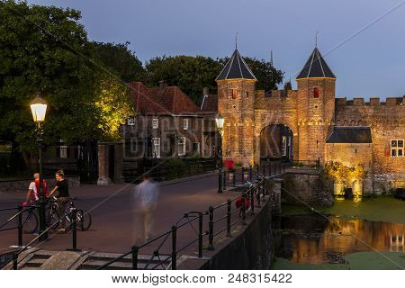Amersfoort, The Netherlands - June 28, 2018: Koppelpoort In The Evening With Some People At The Old 