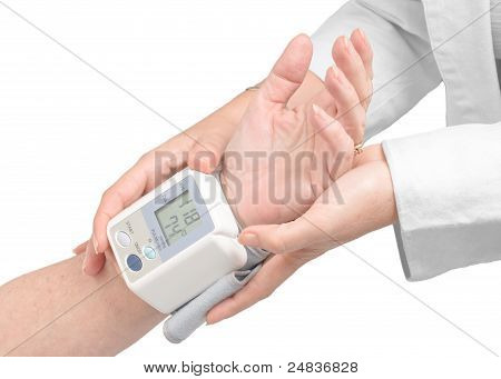 Měřící krevní tlak lékařskou pomoc