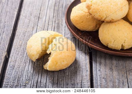 Homemade Brazilian Cheese Buns ( Pao De Queijo )