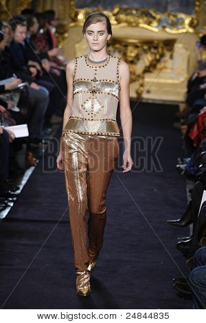Aquilano Rimondi - pas startowy - kolekcja jesień/zima 2011 - Milan Fashion Week