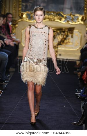 Aquilano Rimondi - pas startowy - kolekcja jesień/zima 2011 - Milan Fashion Week