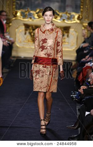 Aquilano Rimondi - pas startowy - kolekcja jesień/zima 2011 - Milan Fashion Week
