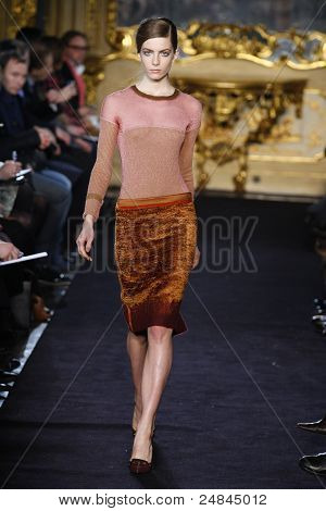 Aquilano Rimondi - pas startowy - kolekcja jesień/zima 2011 - Milan Fashion Week