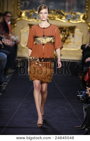 Aquilano Rimondi - pas startowy - kolekcja jesień/zima 2011 - Milan Fashion Week