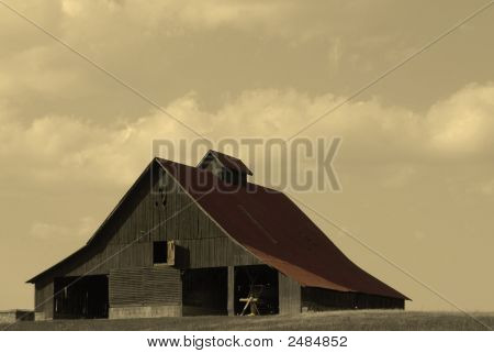 rotes Dach historischen Scheune