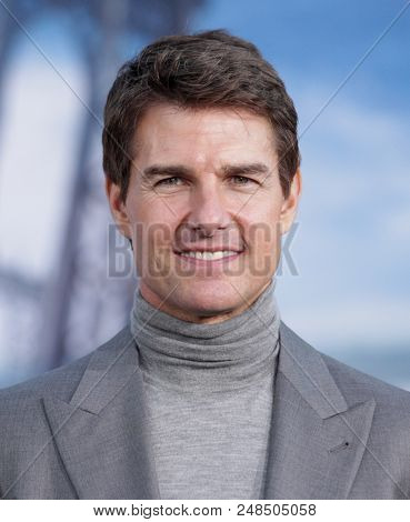 LOS ANGELES - APR 10:  Tom Cruise arrives to the 