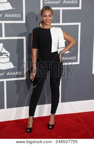 LOS ANGELES - FEB 10:  Beyonce arrives to the 2013 Grammy Awards  on February 10, 2013 in Hollywood, CA                