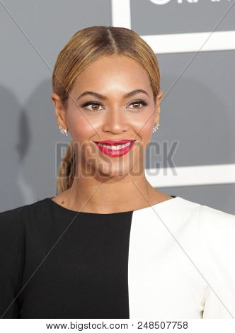 LOS ANGELES - FEB 10:  Beyonce arrives to the 2013 Grammy Awards  on February 10, 2013 in Hollywood, CA                