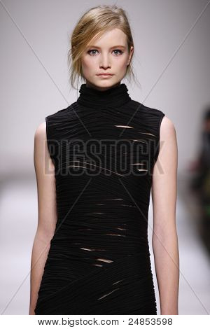 Gianfranco Ferre ฤดูใบไม้ร่วง/ฤดูหนาว 2011 คอลเลกชัน - มิลาน