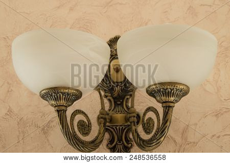 Elegant Vintage Wall Lamp With Bronze Or Brass Finish.