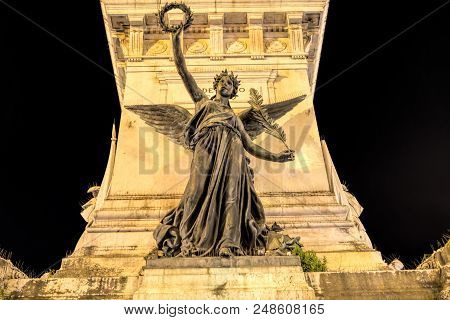 Lisbon - April 01 , 2018 : Monument To The Restorers  At Restauradores Square In Lisbon, Portugal