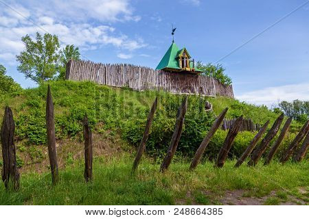 Old Wooden Fortress In Pereyaslav-khmelnitsky. Old Wooden Fortress Traditional Settlement Of Wood Uk