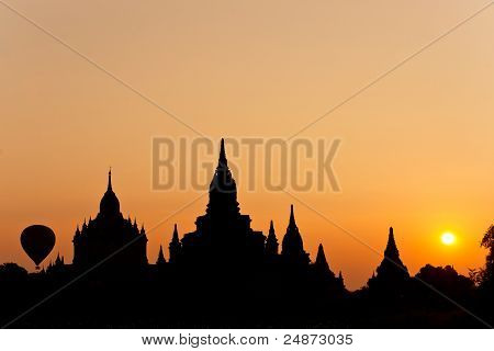Bagan al tramonto, Myanmar.
