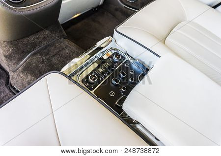 Rathenow Germany August 17, 2014: Bentley Mulsanne And Continental Gt During Test Drive