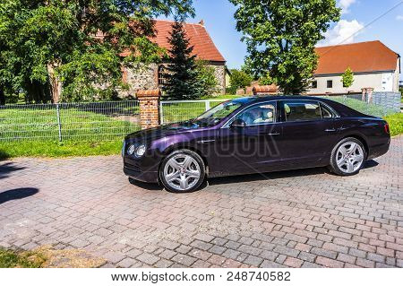 Rathenow Germany August 17, 2014: Bentley Mulsanne And Continental Gt During Test Drive