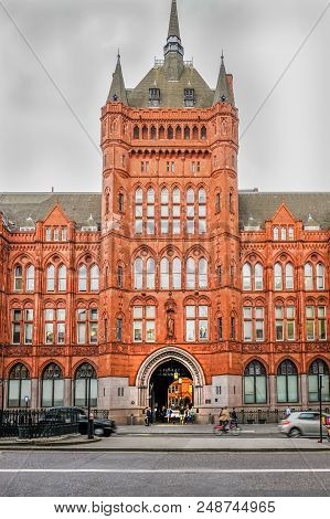 Holborn, London, Uk -  May 31, 2017:  Vertical Shot Of Prudential Building With People And Traffic. 