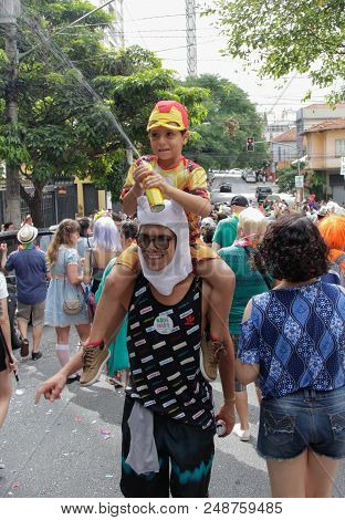 Sao Paulo, Brazil - February 3, 2018: An Unidentified Group Of Happy Brazilian People Celebrating Ca