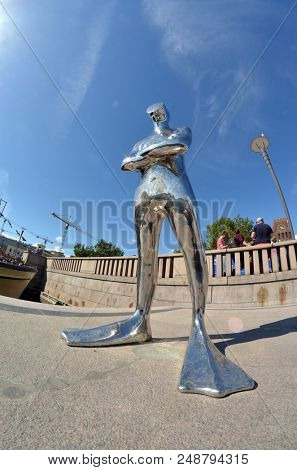  Silver diver statue overlooking the fiord at Oslo harbor.une 16,2018. Oslo,Norway