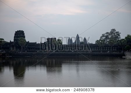 Siem Reap, Cambodia - 15 April 2018: Tourists In Angkor Wat Temple. Morning Dew Landscape Of Angkor.