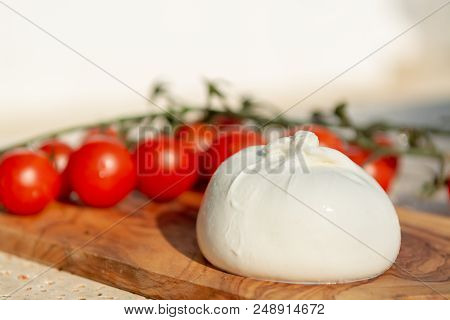 Fresh Soft White Burrata, Buttery Cheese, Made From A Mix Of Mozzarella And Cream, Original From Apu
