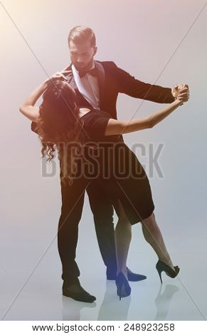 couple dancing social danse (kizomba or bachata or semba)