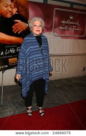 Los Angeles, nov 3: Estelle Harris kommt bei der 