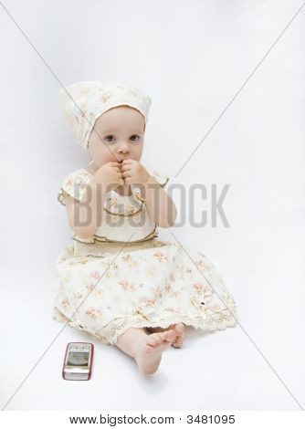 Babygirl avec téléphone portable, isolé