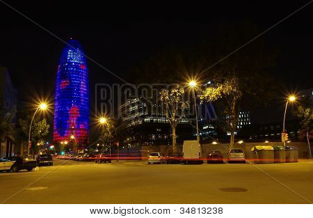 Agbar Tower om natten