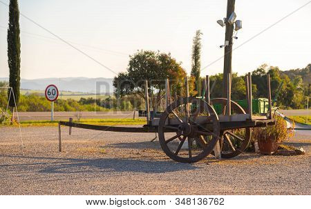 The Old Trailer And Its Historic Accessories 06