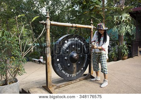 Travelers Thai Woman People Knock Respect Praying Large Nipple Gong At Wat Pha Tak Suea Temple On De