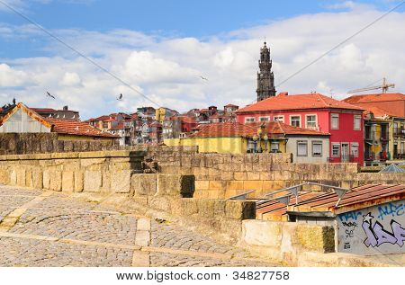 byen tagene og tårn af Clerigos kirke, Porto, Portugal
