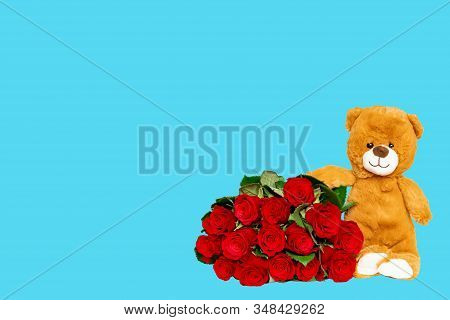 Selective Foucus Beautiful Red Roses Bouquet And Green Leaves With Blur Cute Tiny Brown Bear On Whit