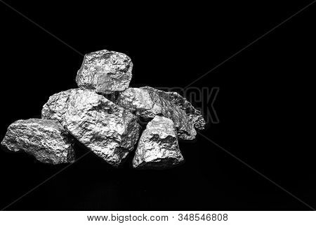 Aluminum Is A Chemical Element With The Symbol Al And Atomic Number 13 With A Mass Of 27 U. Aluminum