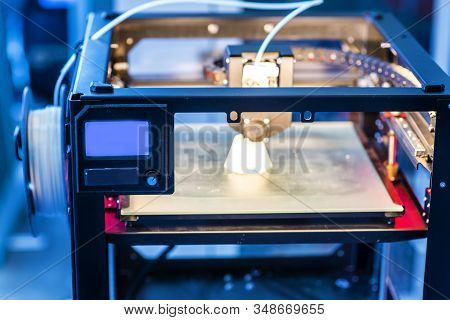 Molding Made With 3d Printing Inserted Into An Injection Molding Machine To Realize Small Series Of 