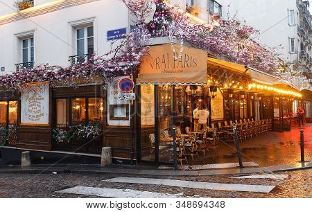 Paris, France-february 02 ,2020 : The Cafe Le Vrai Paris At Rainy Morning . It Is A Traditional Fren