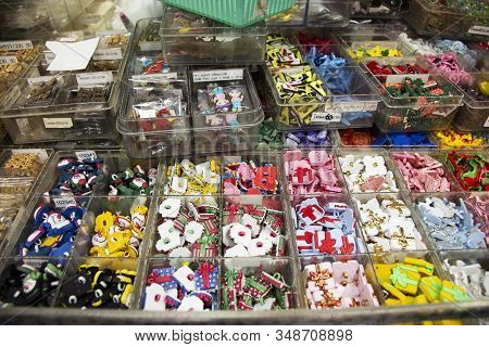Variety Button And Fabric Material Accessory From Garment Shop For People Select And Buy In Sampeng