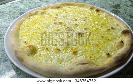 Quatro Formaggi Pizza (four Types Of Cheese
