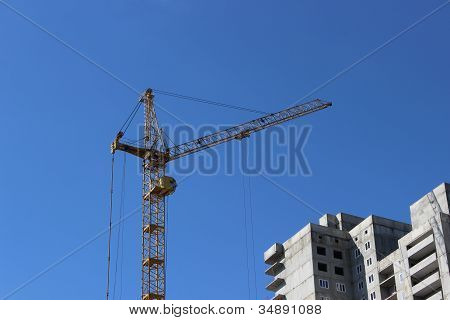 La costruzione di un edificio multipiano