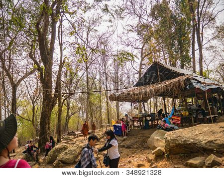 Loei/thailand-16 Feb 2019:unacquainted People Trekking To The Top Of The Phu Kradueng Mountain Natio