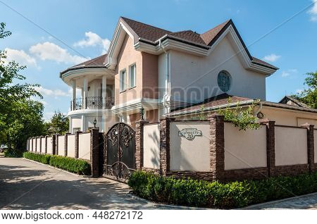 Kyiv, Ukraine - July 3, 2021: Typical Luxury Cottage Or Mansion In The Osokorky Area. Osokorky Is A 