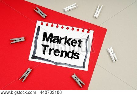 Business And Finance Concept. Clothespins And A Sheet Of Notebook With The Inscription - Market Tren