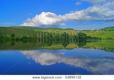 Clouds reflection in the Moselle