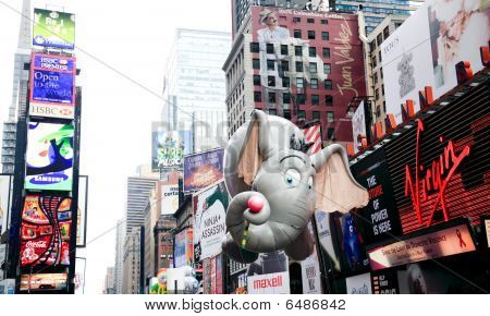 พาเหรดวันขอบคุณพระเจ้าของ Macy 26 พฤศจิกายน 2009