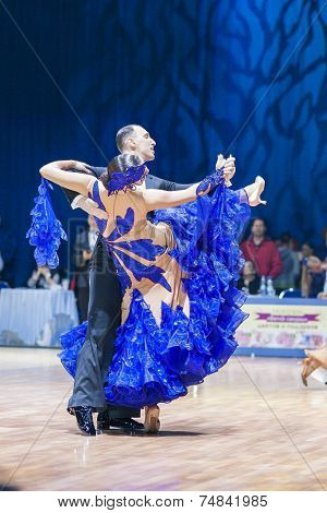 Minsk-belarus, October 19, 2014: Unidentified Dance Couple Performs Adult Standard European Program