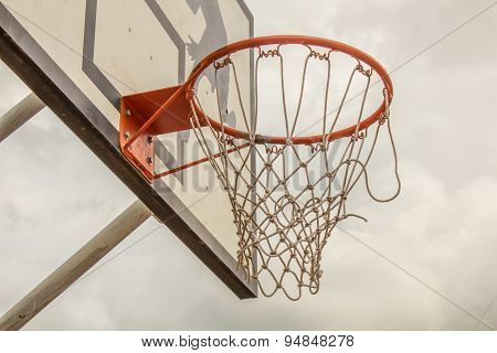 Basketball hoop