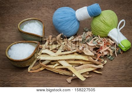 Borneol camphorliquoriceginger with lemon grass use for Thai herbal compress ball