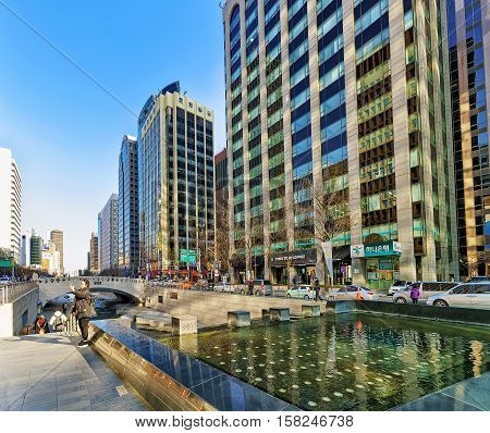 Mojeongyo Bridge Crosses Cheonggyecheon Public Recreation Walkway Of Seoul