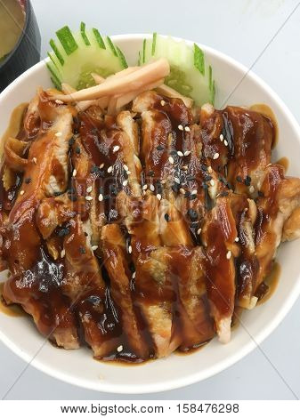 close up hot rice with chicken teriyaki
