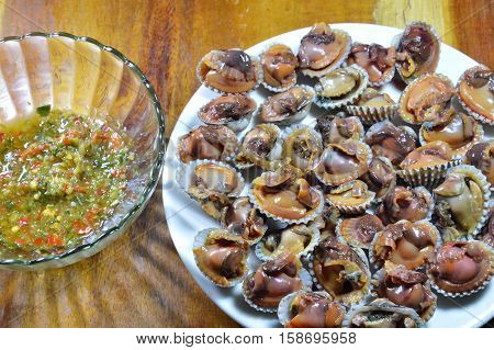 steamed cockle with spicy on dish dipping sauce