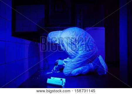 Developing of evidence on place of bloody crime by criminologist